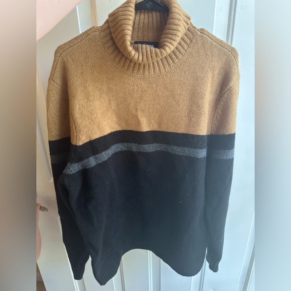 Express Men’s size Large pull over turtle neck